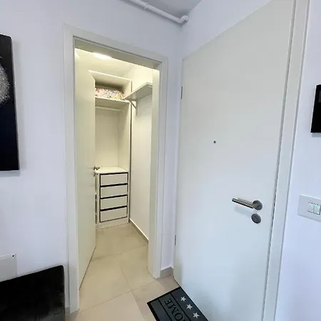 Bright Studio Near Coresi Mall Apartment Brasov