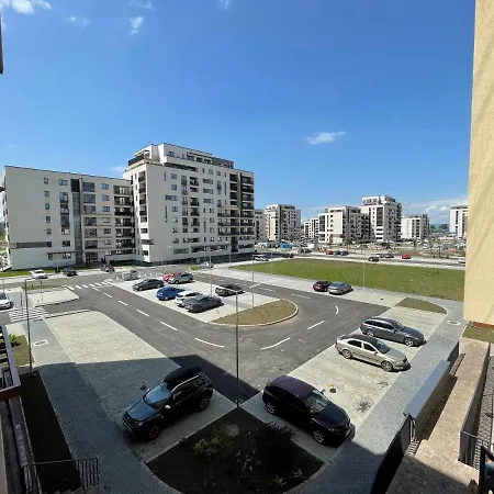 Apartment Bright Studio Near Coresi Mall *
