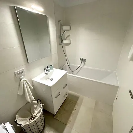 Apartment Bright Studio Near Coresi Mall Brasov