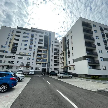 Bright Studio Near Coresi Mall Apartment